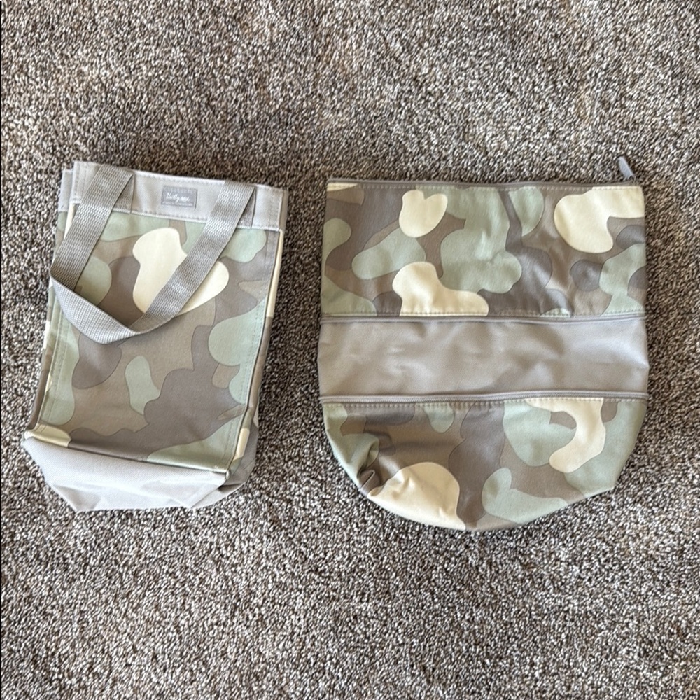 Thirty One Camouflage Tote and Bag Set